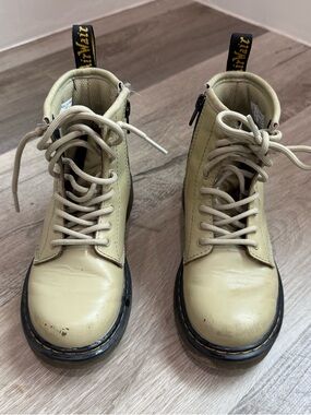 DOC MARTEN Lace-Up Combat Boots